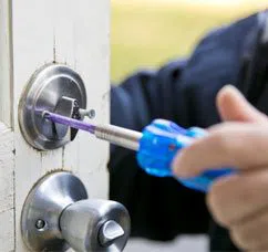 City Locksmith Store Sullivans Island, SC 843-627-0147 - 12-Changing-Locks